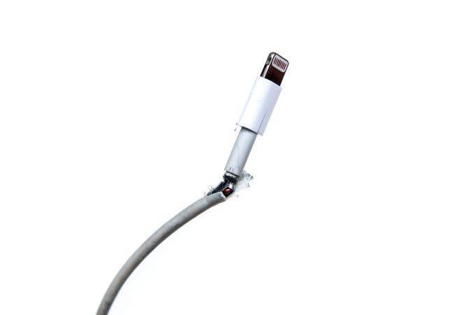 Apple запатентовала не ломающийся кабель зарядки