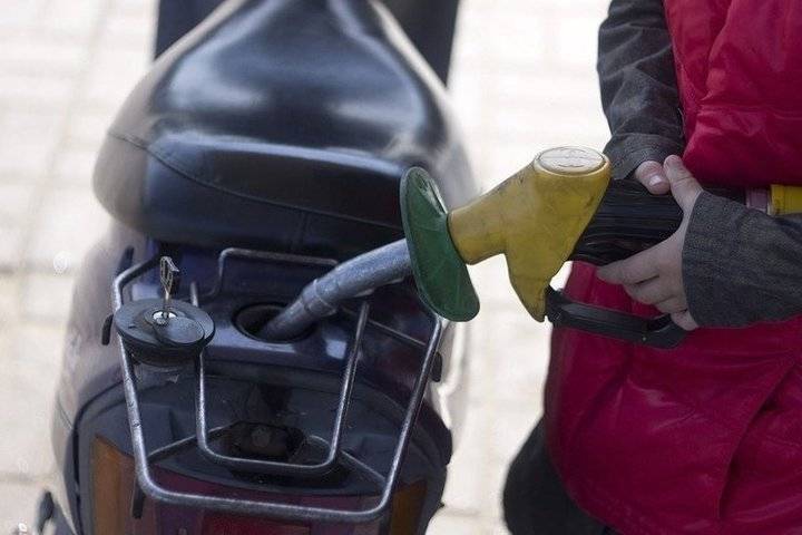 В Кремле объяснили рост цен на бензин в республике