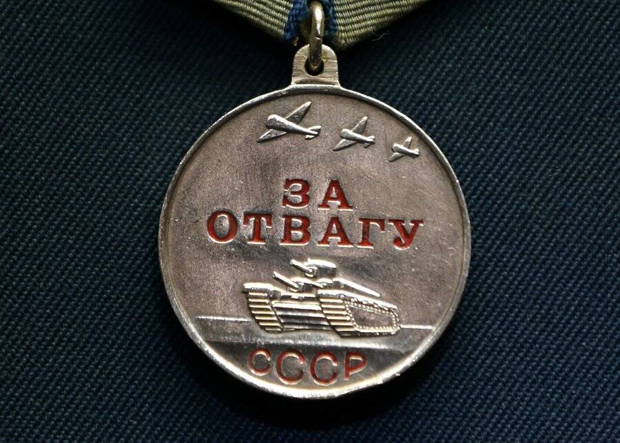 В Татарстане вернули потерянную медаль 92-летней сестре фронтовика