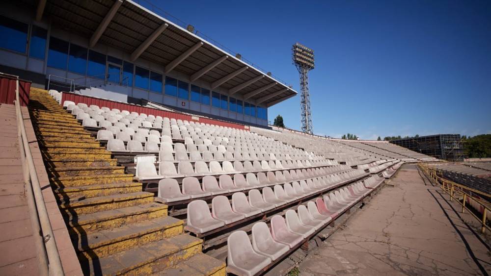 Стадион "Металлург" в Кривом Роге снесли: летом арену посетил Зеленский