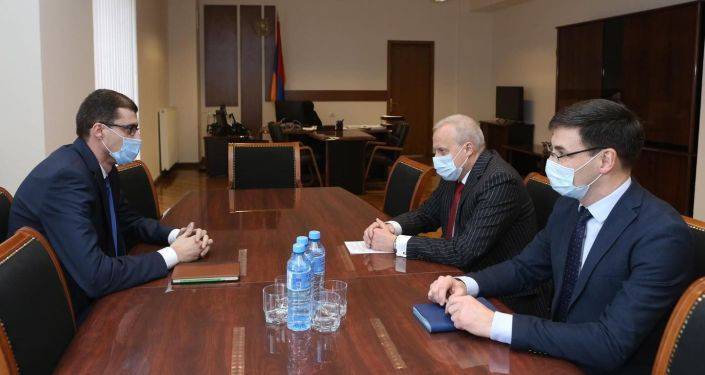 Глава Минсоцтруда Армении и посол России обсудили гуманитарные проблемы в Карабахе