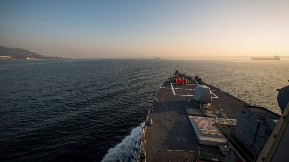 Опубликовано видео захода в порт Батуми эсминца ВМС США "Дональд Кук"