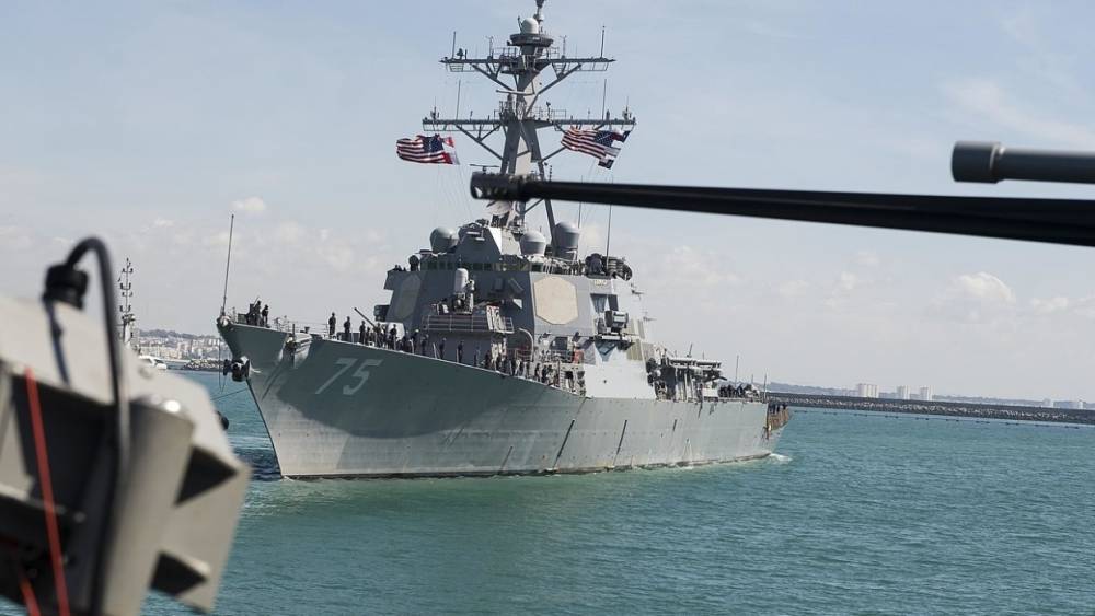 Ракетный эсминец USS Donald Cook ВМС США зашел в грузинский порт Батуми
