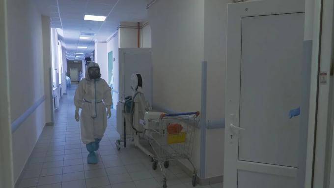 Число госпитализаций больных коронавирусом в Петербурге снизилось на 28,5%