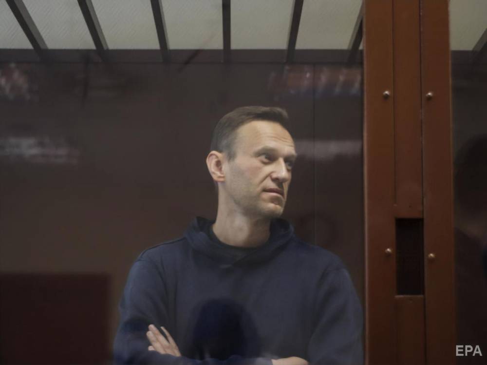 "Рабочий день закончился". Суд отложил заседание по делу Навального о клевете на ветерана