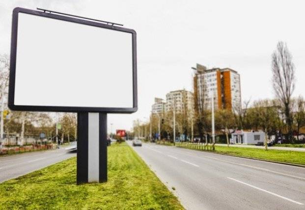 В Украине могут запретить размещение рекламы на дорогах