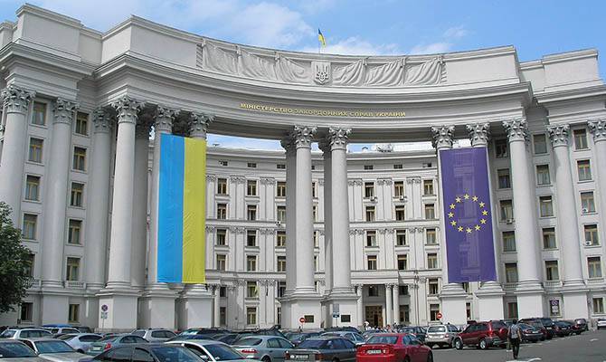МИД Украины выразил солидарность с высланными из России дипломатами