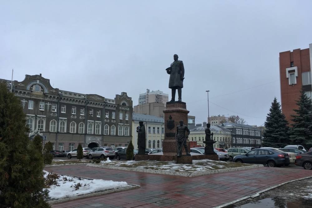 Вандалы надругались над саратовским памятником Столыпину