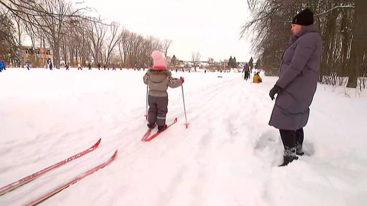 Новости на "России 24". Всероссийский проект: на лыжню встают дети и их родители