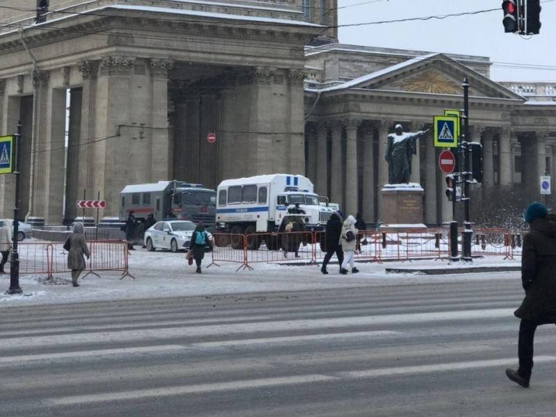 В МВД Петербурга не объясняют перекрытия в центре, вызвавшие транспортный коллапс