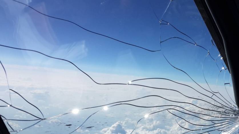 Самолет экстренно приземлился в Нижнем Новгороде с трещиной в лобовом стекле