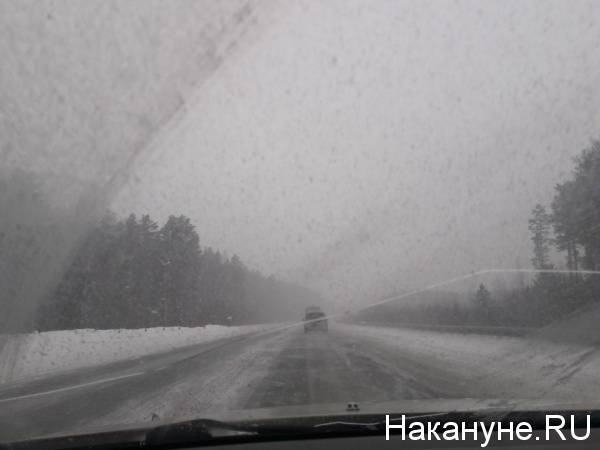 В Свердловской области из-за метели ограничили движение междугородних автобусов