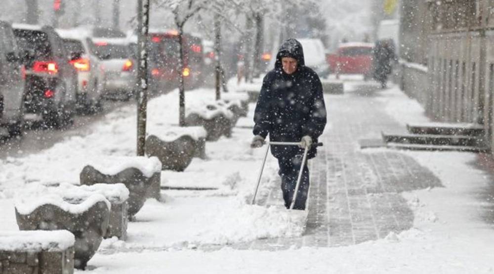 Украину накрыли снегопады: ожидают пробки на дорогах и проблемы с энергоснабжением