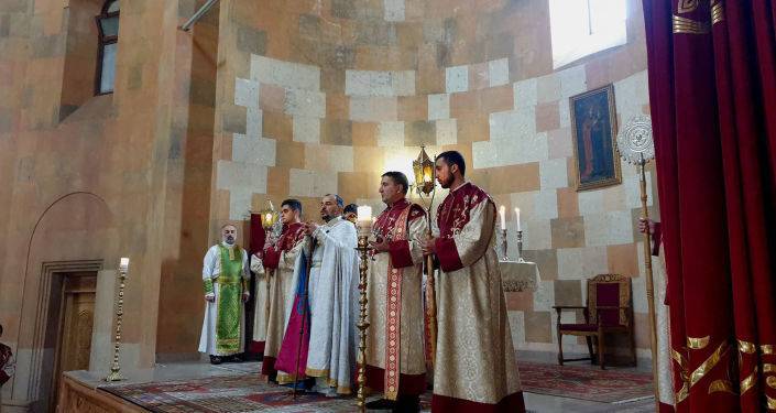 Вртанес Абрамян впервые провел литургию в степанакертской церкви св. Богоматери