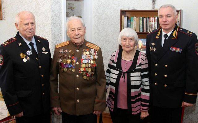 Глава МВД Колокольцев поздравил ветерана ведомства со 100-летним юбилеем