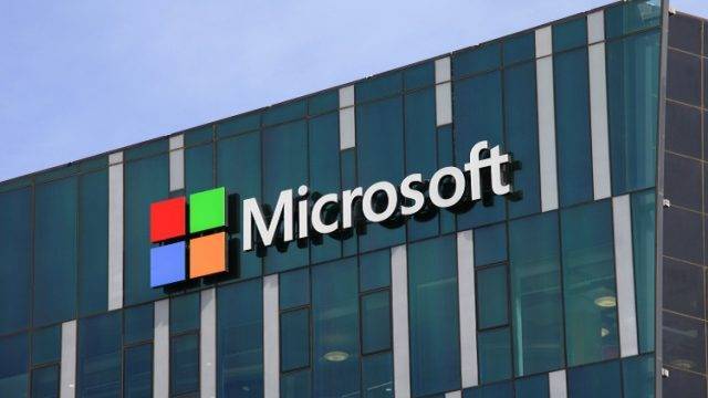 Microsoft заморозила финансирование политиков
