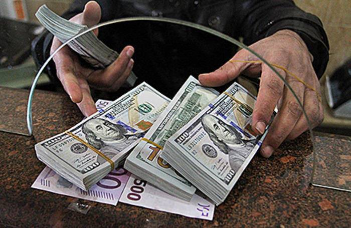 Эксперт рассказал, что ждет рубль, и назвал валюты, которые опасно покупать