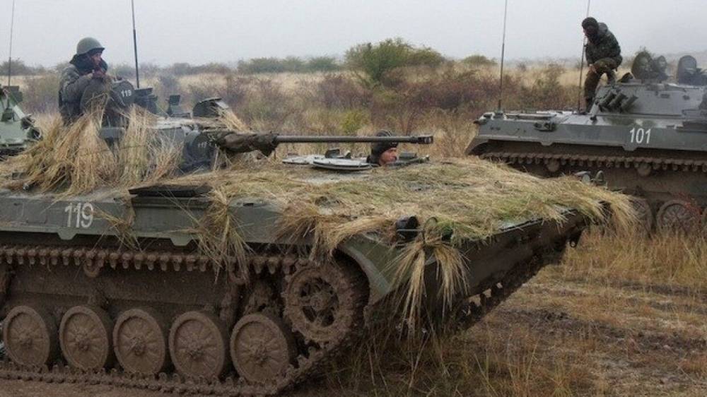 Бронетехника ВСУ появилась в окрестностях двух населенных пунктов в Донбассе