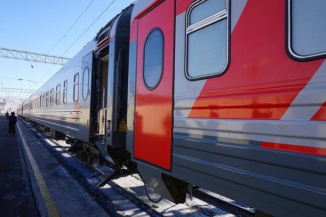 Пассажирку поезда «Петербург-Белгород» ранило разбившимся от токоприемника стеклом