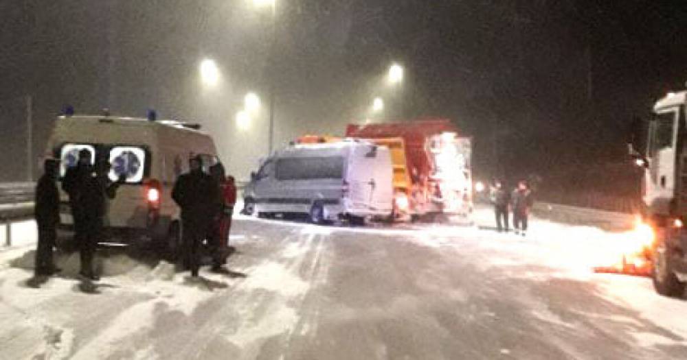 В Ровенской области столкнулись маршрутка и снегоочистительная машина, есть пострадавшие (ФОТО)