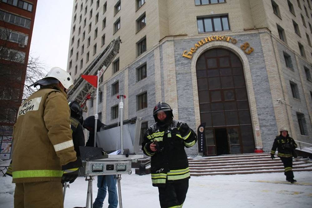 Спасатели потушили пожар в 23-этажном здании в центре Екатеринбурга