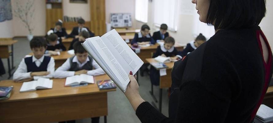 Около 40 учителей не хватает в школах Петрозаводска