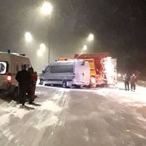 В Ровенской области столкнулась маршрутка и снегоуборочная машина: есть пострадавшие. Фото