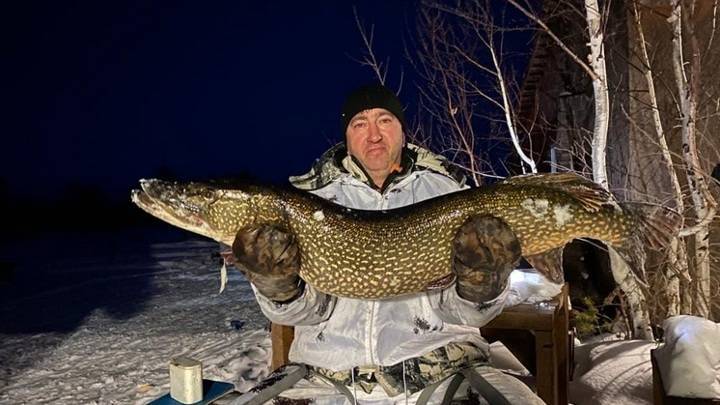 В Новосибирской области рыбак поймал 9-килограммовую щуку