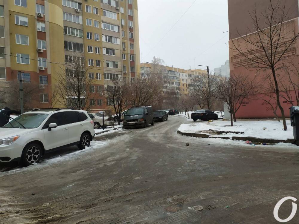 Гололед на дорогах Одессы спровоцировал множество ДТП