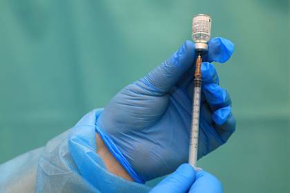Украина попросила Польшу отдать ей излишки вакцины от коронавируса