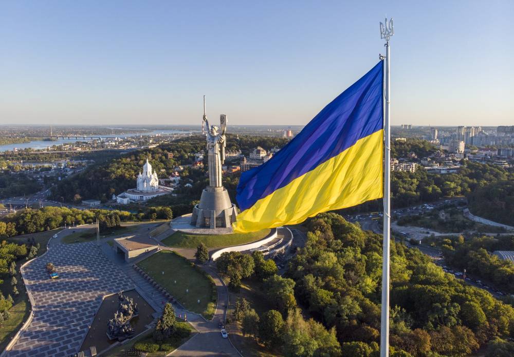 Самый большой флаг Украины приспустили: Известна причина