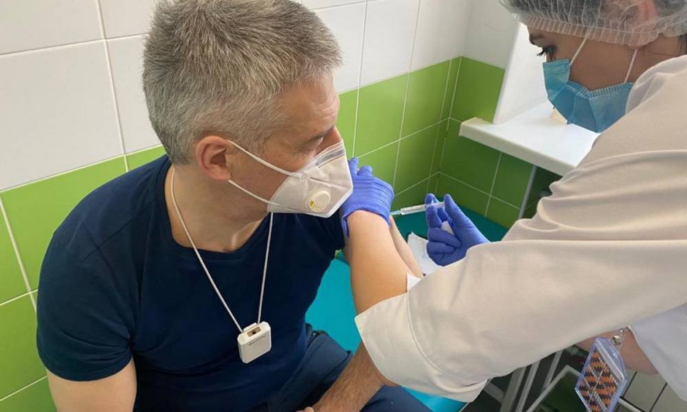 Губернатор Карелии сделал прививку от коронавируса