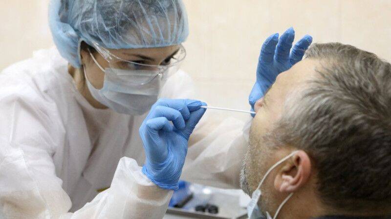 Российские медики зафиксировали 15 019 новых случаев коронавируса
