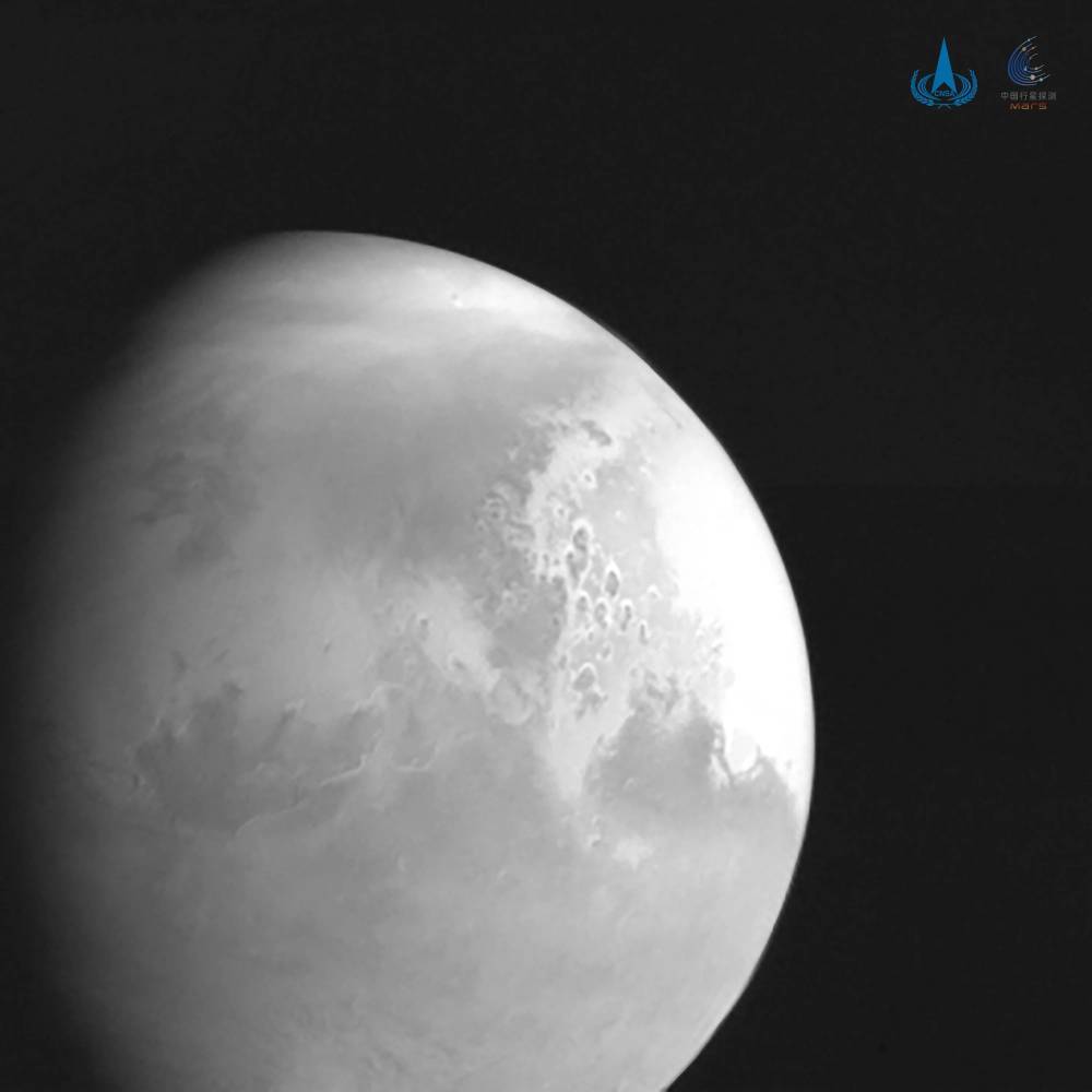 Китайский зонд передал первое изображение Марса