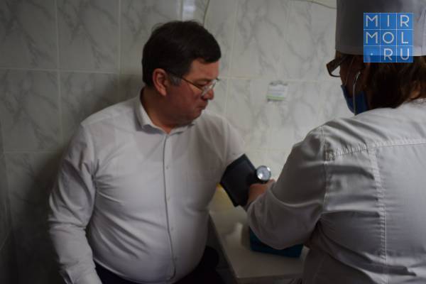 Махмуд Амиралиев получил второй компонент вакцины от коронавируса