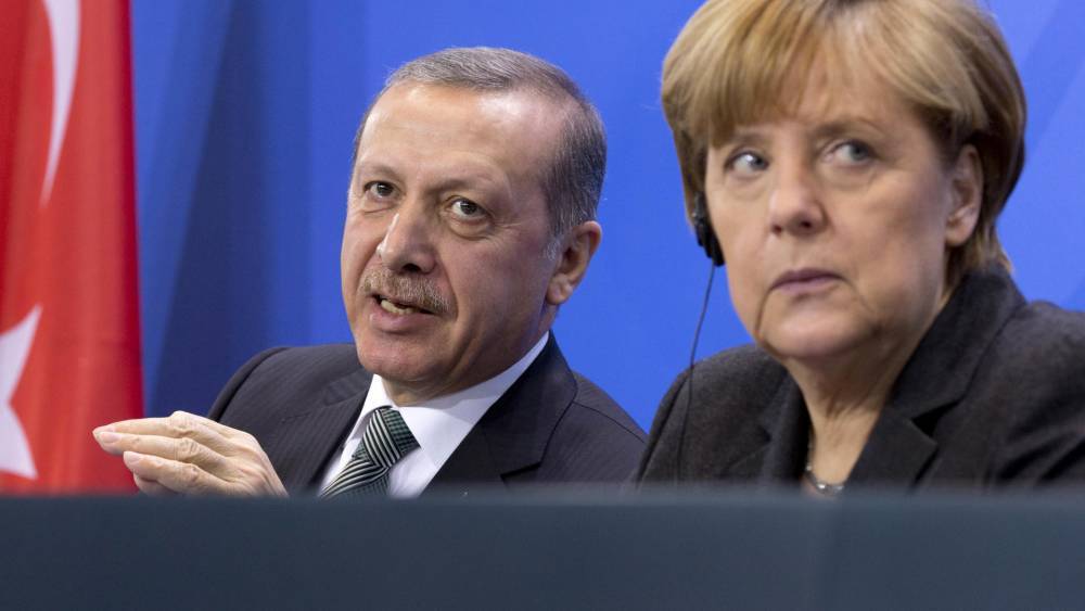 Эрдоган предложил Меркель преодолеть разногласия ЕС и Турции