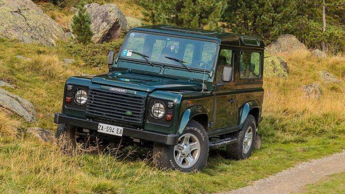 Латвия передарила бронированные внедорожники Land Rover Украине