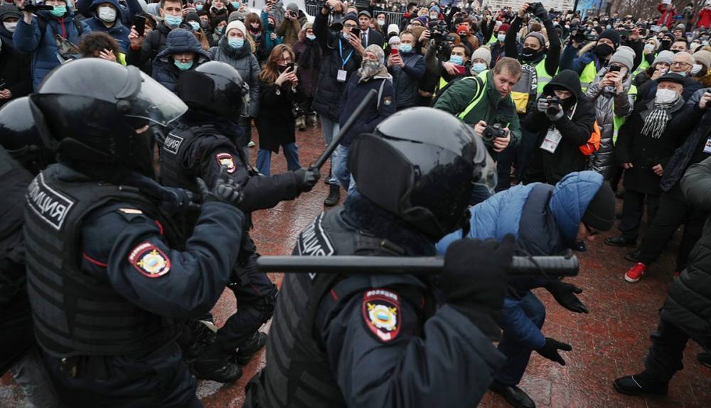 Власти Карелии отказались заставлять полицию носить знаки с фамилией на акциях протеста