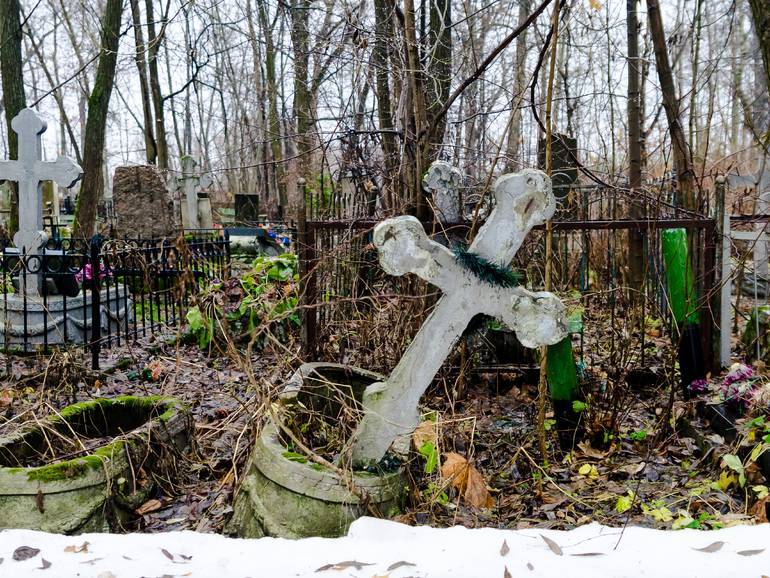 В суде оспорят право зарабатывать на кладбищах Петербурга
