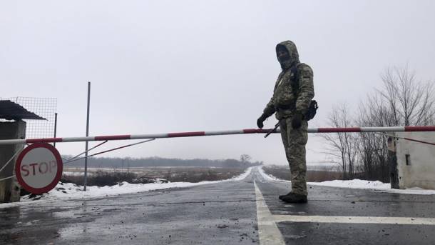 В Донецкой области авто прорывалось через линию разграничения в ОРДО: военный применил оружие, водитель погиб