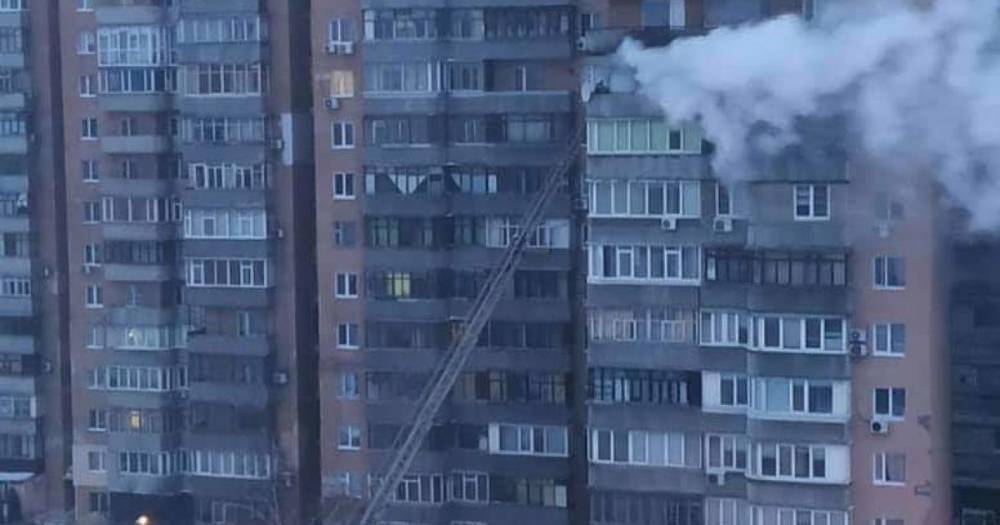 Пожар в харьковской многоэтажке: некоторых жителей выселяют, другие — обеспечат питанием