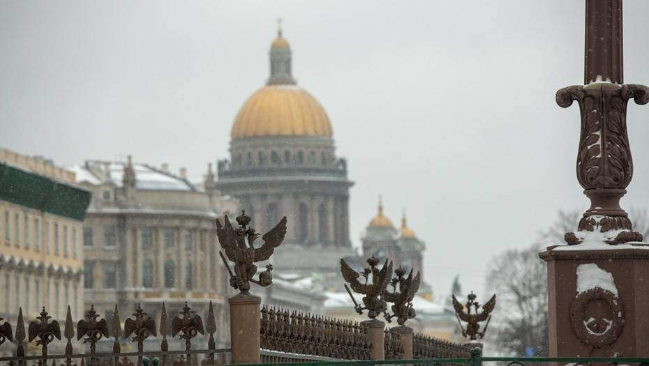 В Петербурге закрыли для посетителей Исаакиевский собор и колоннаду