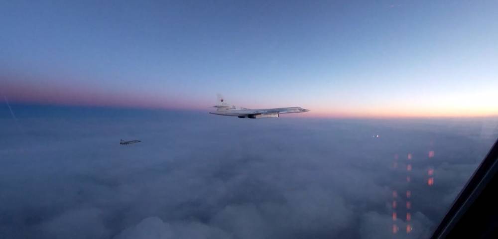 Полёт Ту-160 над северной частью Атлантического океана