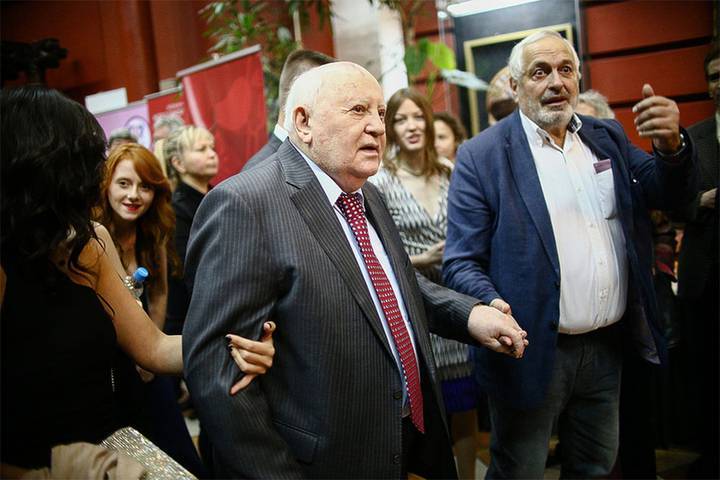 Горбачев посоветовал бороться с коронавирусом без политических игр