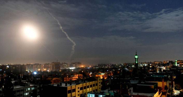 Израиль совершил воздушную атаку на пригород Дамаска – в сети появилось видео