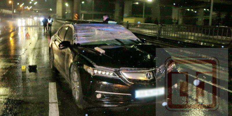 ДТП в Киеве 28 февраля: пешеход попал под машину Акура и погиб на месте, фото - ТЕЛЕГРАФ