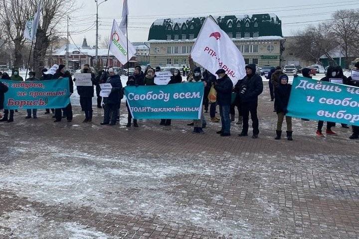«Это может привести к радикализации протеста»: вышедшие на митинг в память о Немцове барнаульцы обратились к президенту