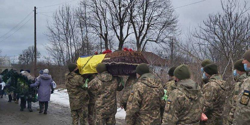 Остались жена и двое детей. В Винницкой области попрощались с погибшим на Донбассе украинским военным