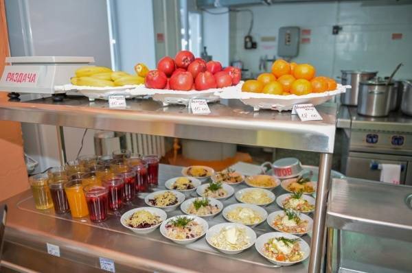 В Красноярске едой отравились более 70 школьников
