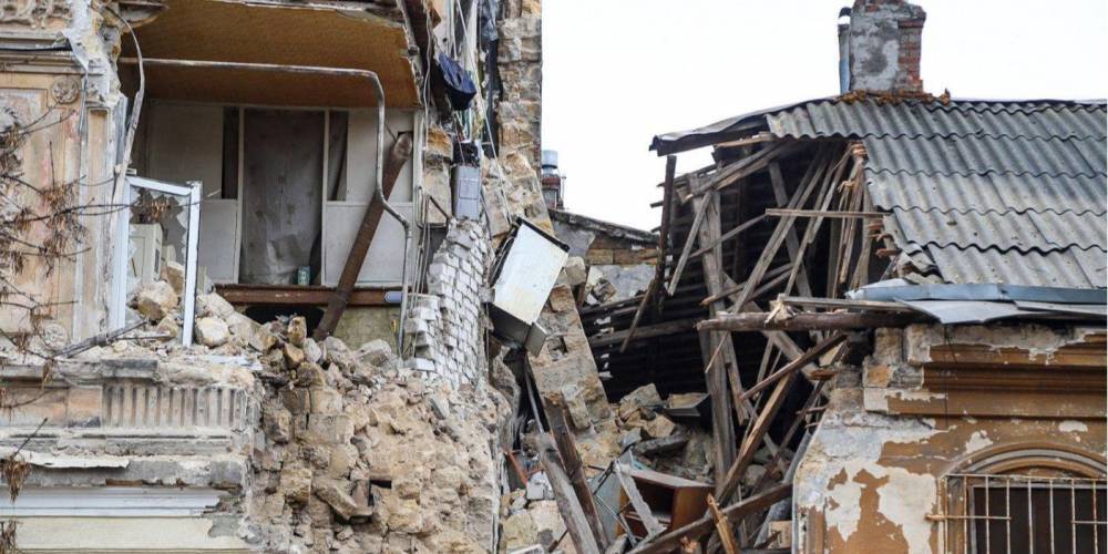 В Одессе частично обрушился жилой дом, являющийся памятником архитектуры — фото